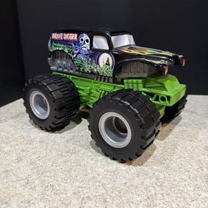 Rare 2000 Hot Wheels 1:24 Grave Digger Battery Powered working!!